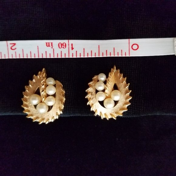 Trifari Clip On Faux Pearl Earrings - Picture 2 of 3